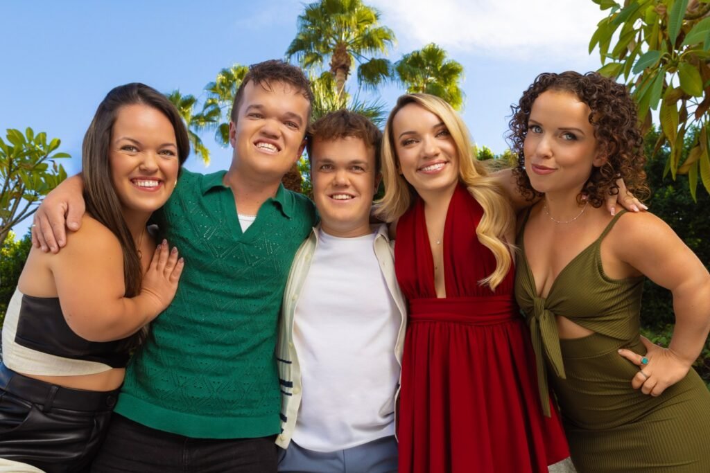 Jordanna "JJ" James with the cast of Little Singles